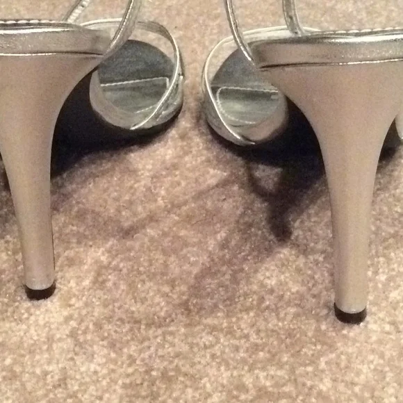 Ralph Lauren silver metallic shoes, sandals, heels open toe, 9m - Picture 8 of 8